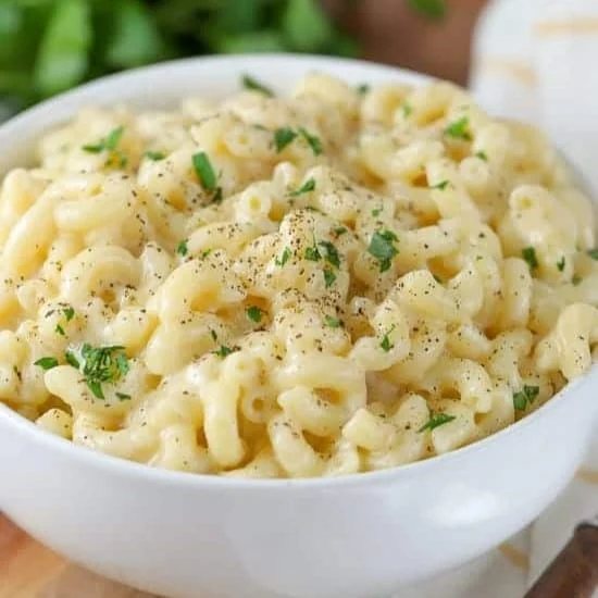 A picture of Guinness mac and cheese in a bowl.
