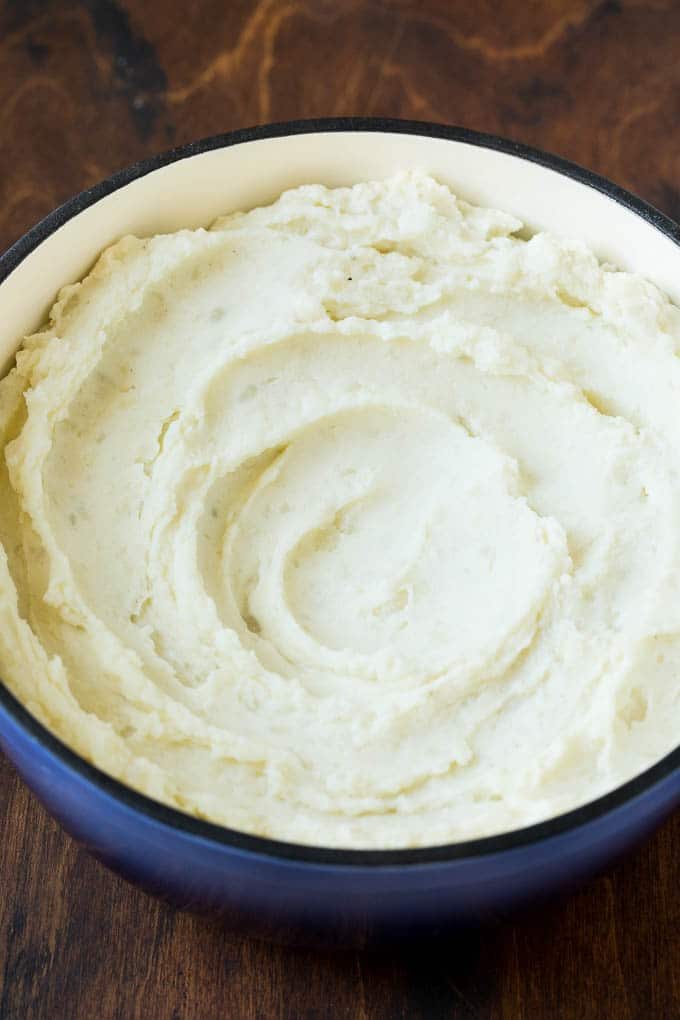 Mashed potatoes in a blue pot.