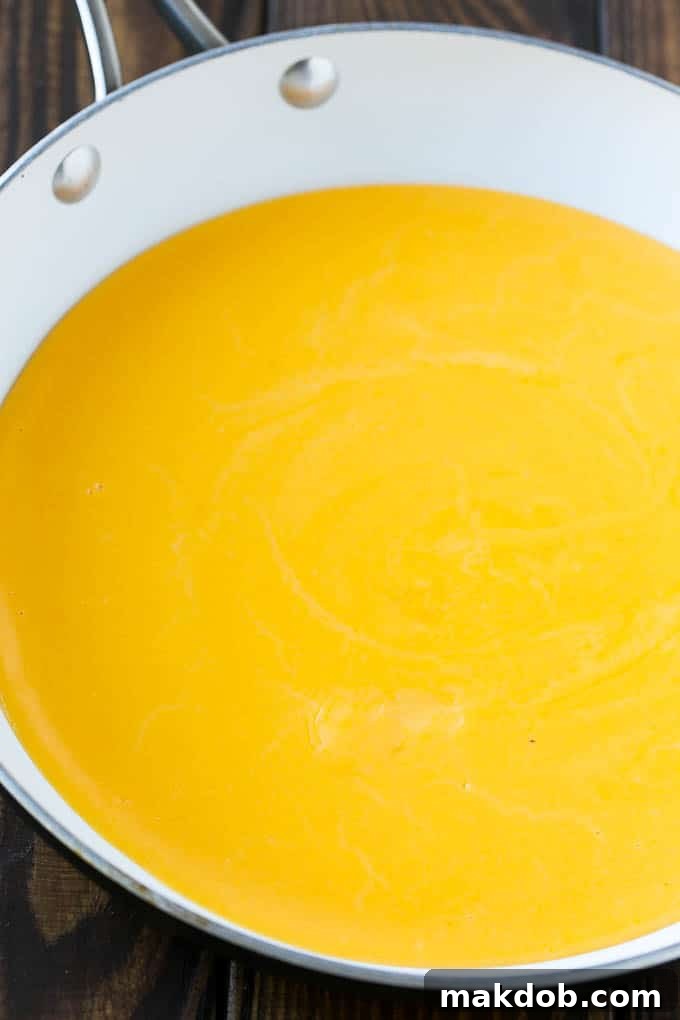 Brokoli Peynir Soslu Tarifi | Ev Yapımı Peynir Sosu | Brokoli Yancı #brokoli #peynir #düşükkarbonhidrat #yancı #dinneratthezoo A pan of melted cheese sauce.