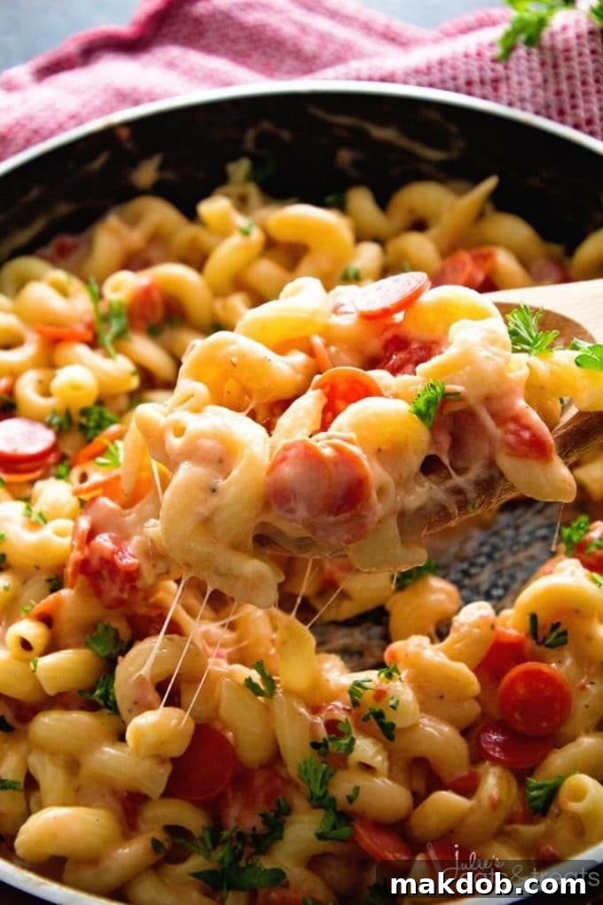 One Pot Pizza Pasta - Easy Weeknight Dinner Idea