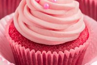Blushing Cupcakes with Creamy Dream Topping